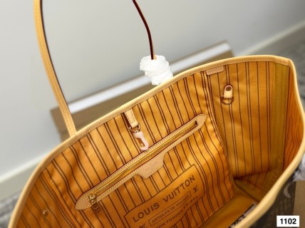 Louis Vuitton Neverfull MM Monogram Tote Bag view 9