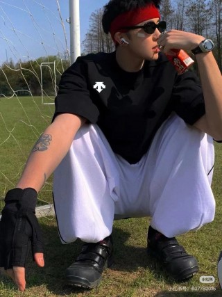 Black & White Colorblock Short Sleeve T-Shirt view 1