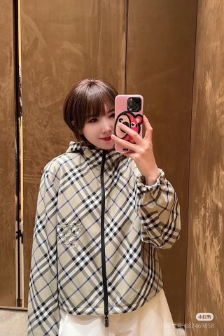 Burberry Check Puffer Jacket Cream & Navy view 2