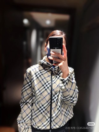 Burberry Check Puffer Jacket Cream & Navy view 4