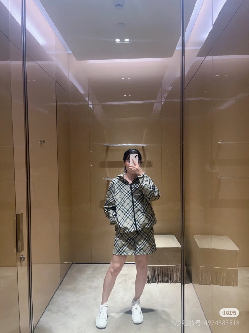 Burberry Check Puffer Jacket Cream & Navy view