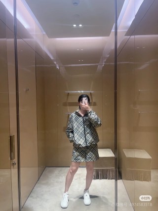 Burberry Check Puffer Jacket Cream & Navy view 5