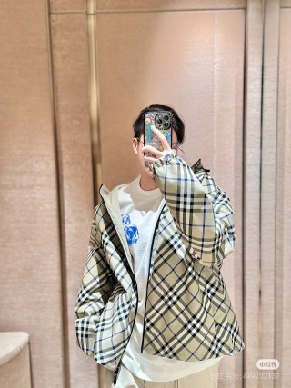Burberry Check Puffer Jacket Cream & Navy view 7