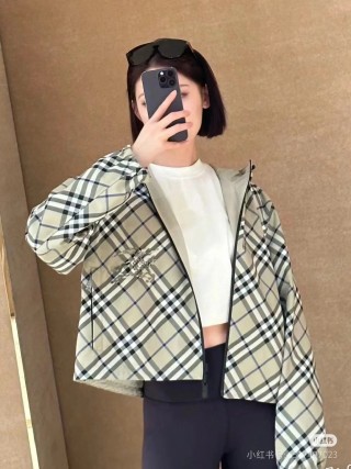 Burberry Check Puffer Jacket Cream & Navy view 8
