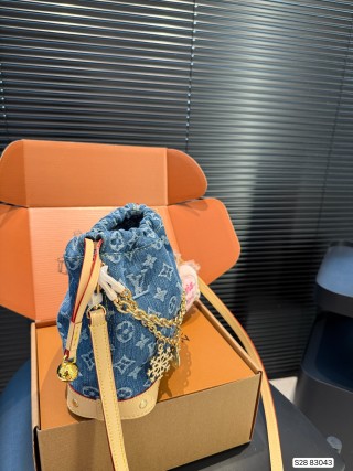 Louis Vuitton Denim Bucket Bag Blue Monogram view 4