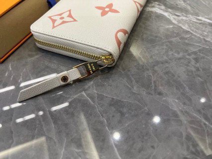 Louis Vuitton Zippy Wallet Monogram Unplant Cream view 3
