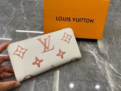 Louis Vuitton Zippy Wallet Monogram Unplant Cream view 4
