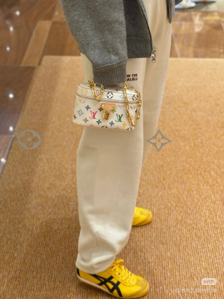 Louis Vuitton Monogram Canvas Pochette Metis Cream Multi view 5
