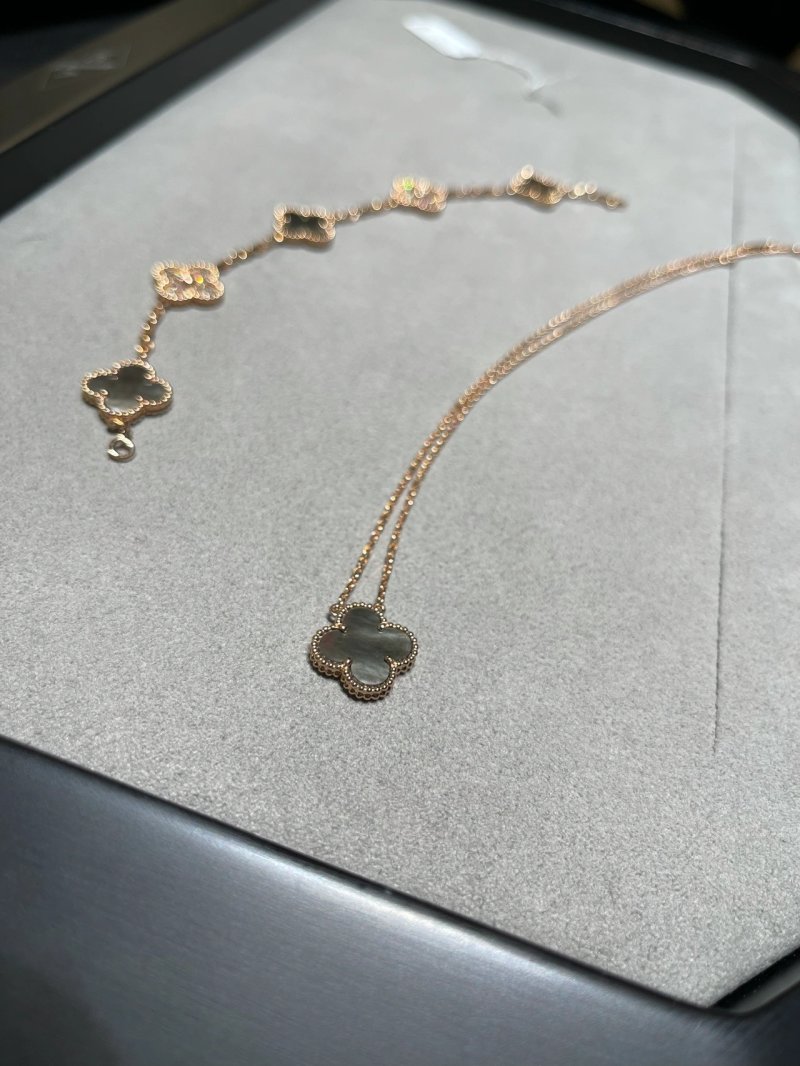 Van Cleef & Arpels Four-Leaf Clover Mother-of-Pearl Rose Gold Necklace view