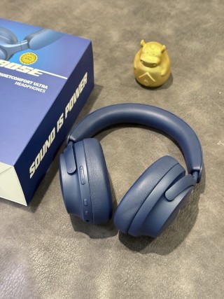 Bose QuietComfort Ultra Headphones - Midnight Blue view 3