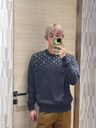 Louis Vuitton Monogram Knit Sweater Grey view 3
