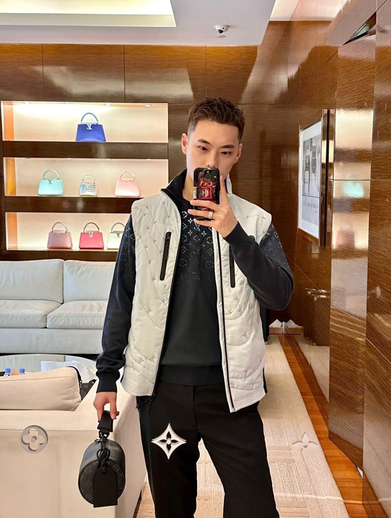 Louis Vuitton Monogram Knit Sweater Grey view