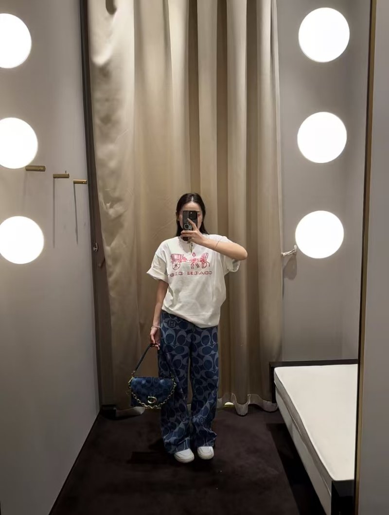Gucci Horse Carriage Print White T-Shirt view