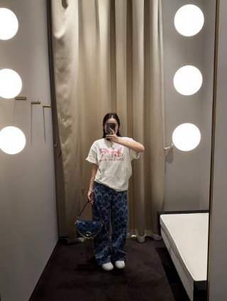 Gucci Horse Carriage Print White T-Shirt view 2