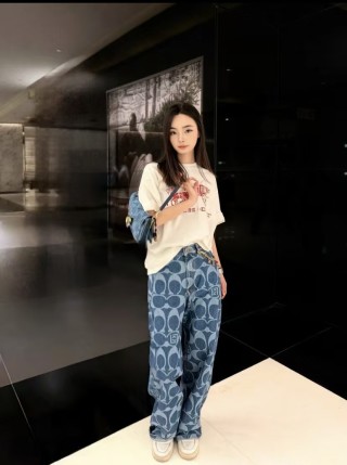 Gucci Horse Carriage Print White T-Shirt view 6