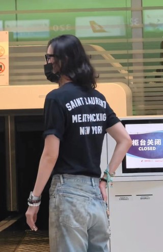 Saint Laurent Meatpacking New York Black T-Shirt view 3