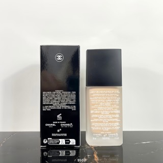 Chanel Ultra Le Teint Flawless Finish Foundation B10 30ml view 2