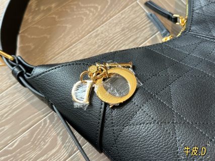 Dior Voyage Black Leather Shoulder Bag with Gold Hardware view 3