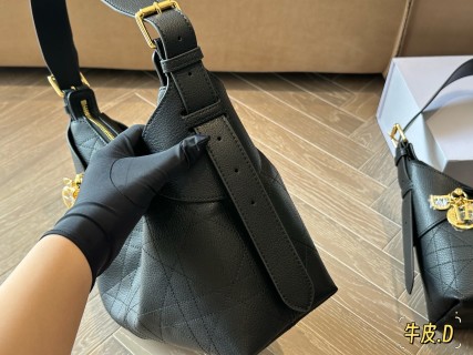 Dior Voyage Black Leather Shoulder Bag with Gold Hardware view 5