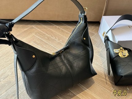 Dior Voyage Black Leather Shoulder Bag with Gold Hardware view 6