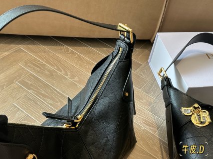 Dior Voyage Black Leather Shoulder Bag with Gold Hardware view 7