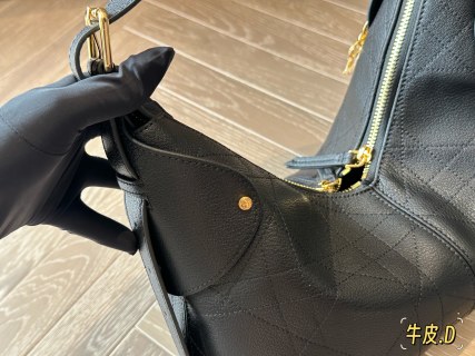 Dior Voyage Black Leather Shoulder Bag with Gold Hardware view 9