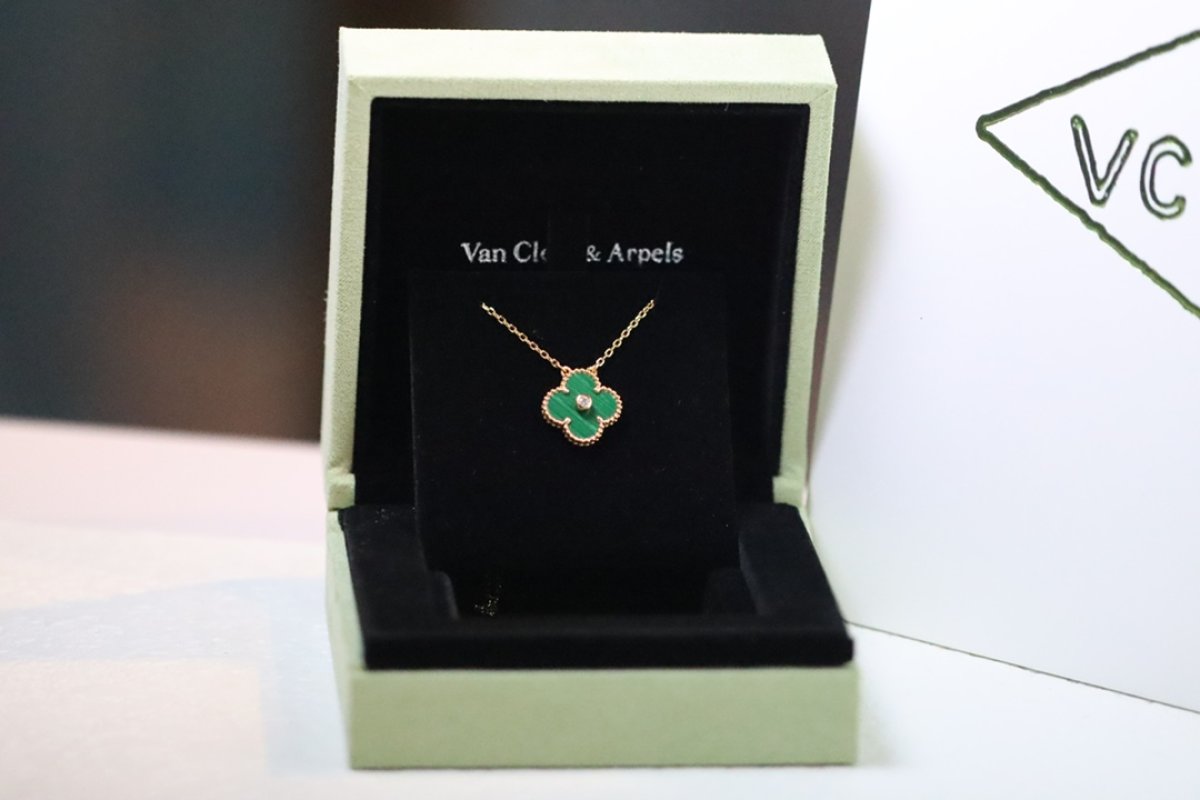 Van Cleef & Arpels Four-Leaf Clover Malachite Rose Gold Necklace