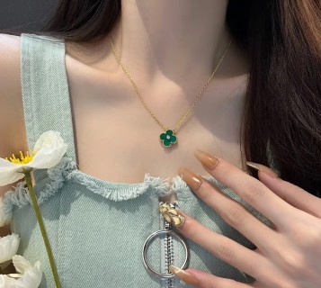 Van Cleef & Arpels Four-Leaf Clover Malachite Rose Gold Necklace view 2
