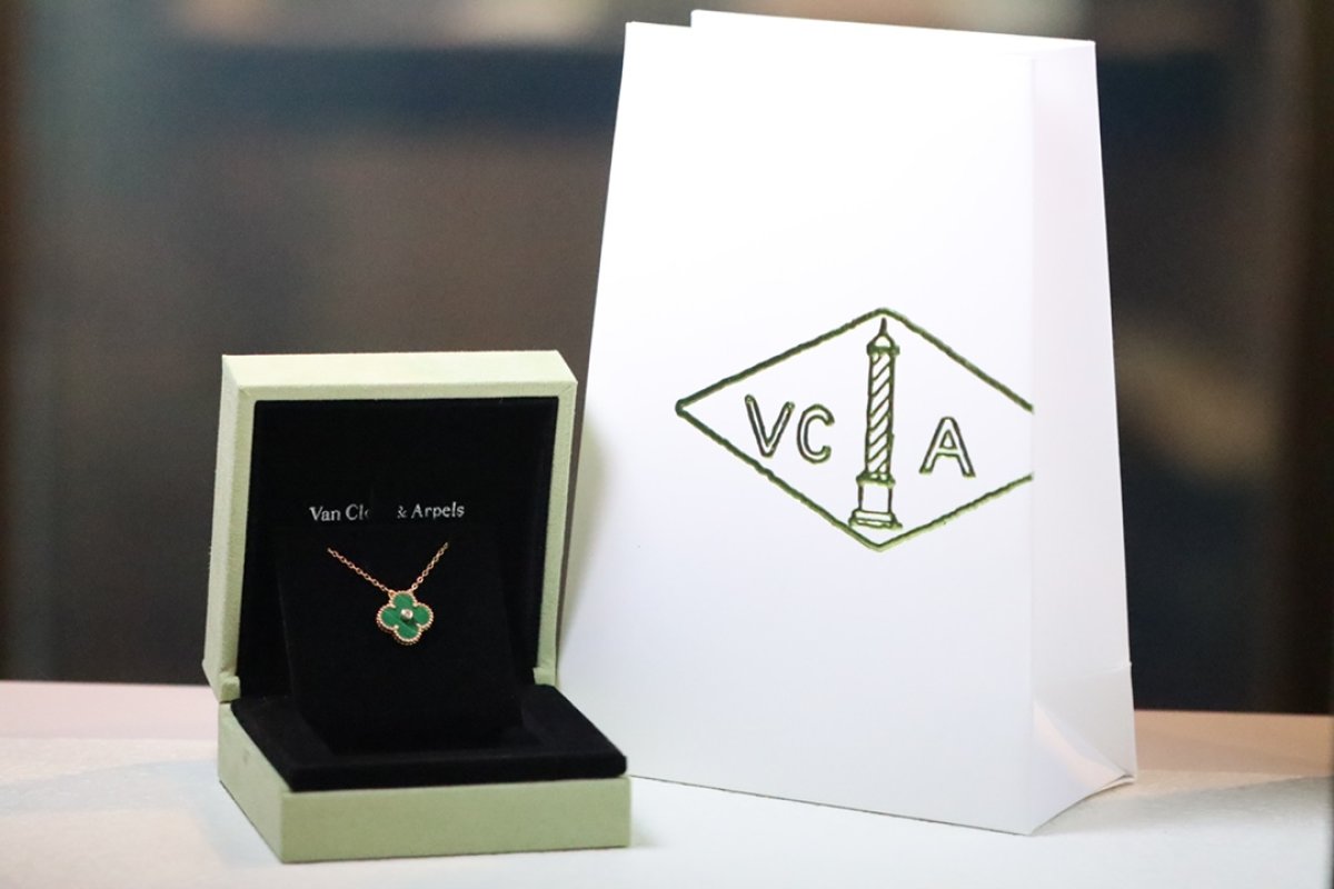 Van Cleef & Arpels Four-Leaf Clover Malachite Rose Gold Necklace view