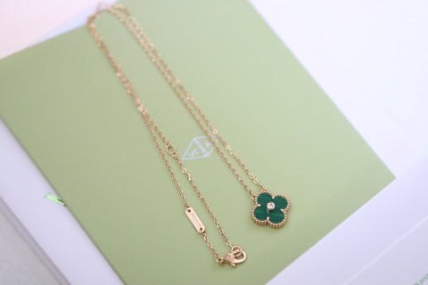 Van Cleef & Arpels Four-Leaf Clover Malachite Rose Gold Necklace view 7