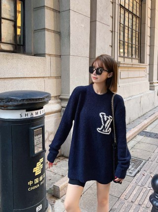Louis Vuitton LV Logo Navy Knit Sweater view 8