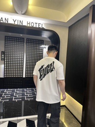 Gucci Logo Print T-Shirt Cream view 3