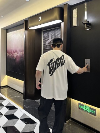 Gucci Logo Print T-Shirt Cream view 5