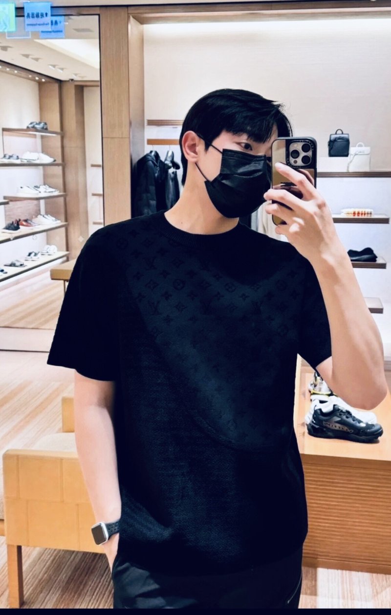 Louis Vuitton Monogram Black Short Sleeve T-Shirt view