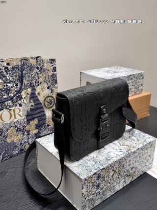 Dior Saddle Messenger Bag Black view 2