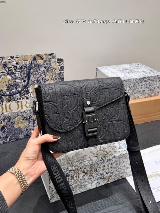 Dior Saddle Messenger Bag Black view 4