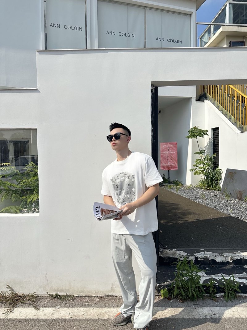 Louis Vuitton Monogram Ink-Wash Print T-Shirt White view