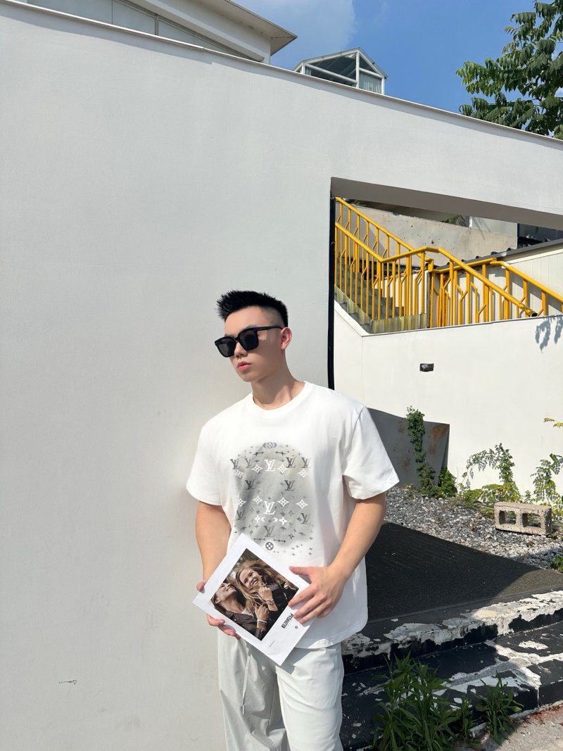 Louis Vuitton Monogram Ink-Wash Print T-Shirt White view
