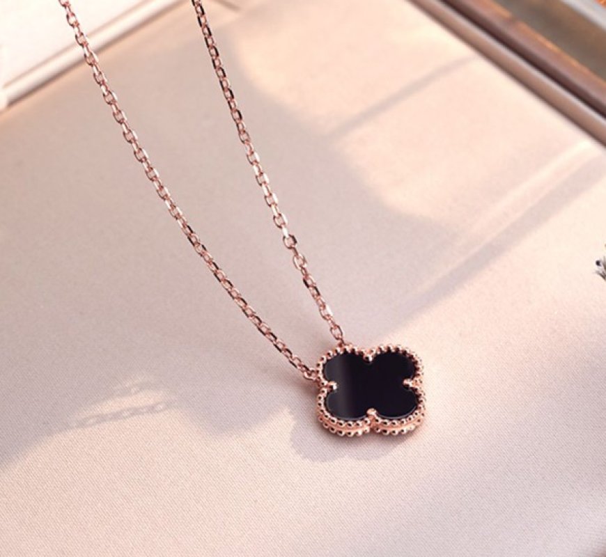 Van Cleef & Arpels 18K Rose Gold Four-Leaf Clover Red Carnelian Necklace view