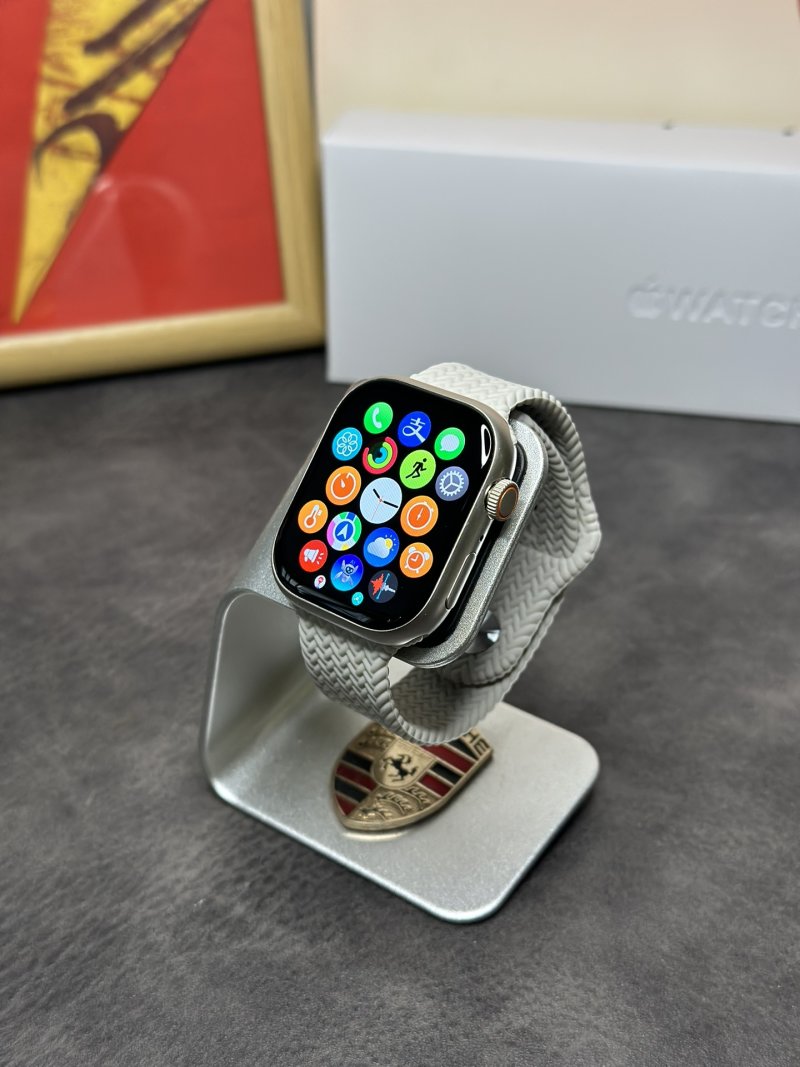 Apple Watch 9 Starlight White Sport Band