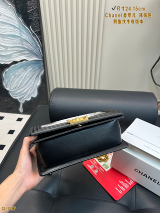 Chanel Le Boy Crossbody Bag - Black & White Python view 6