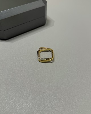 Trinity Pillow-Cushion Three-Band Gold Ring view 9