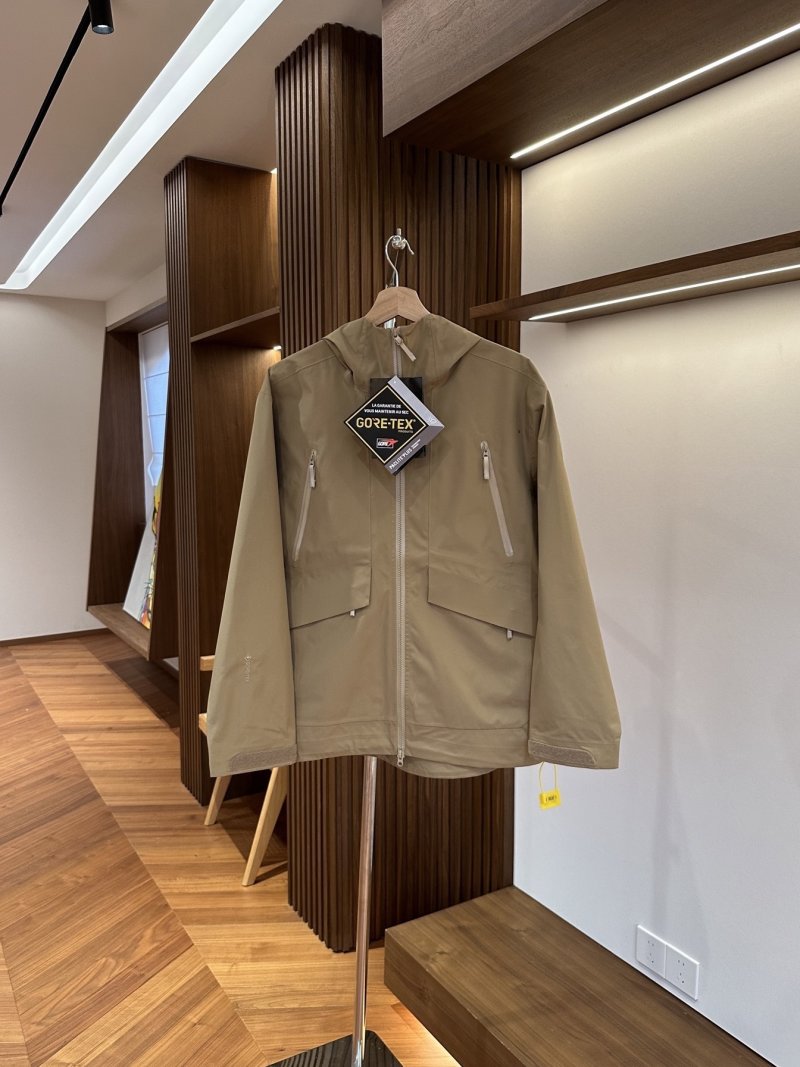 Stone Island GORE-TEX Tactical Jacket Taupe Brown