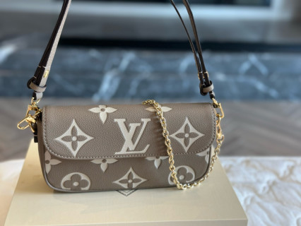Louis Vuitton Ivy WOC Monogram Shoulder Bag Cream view 1