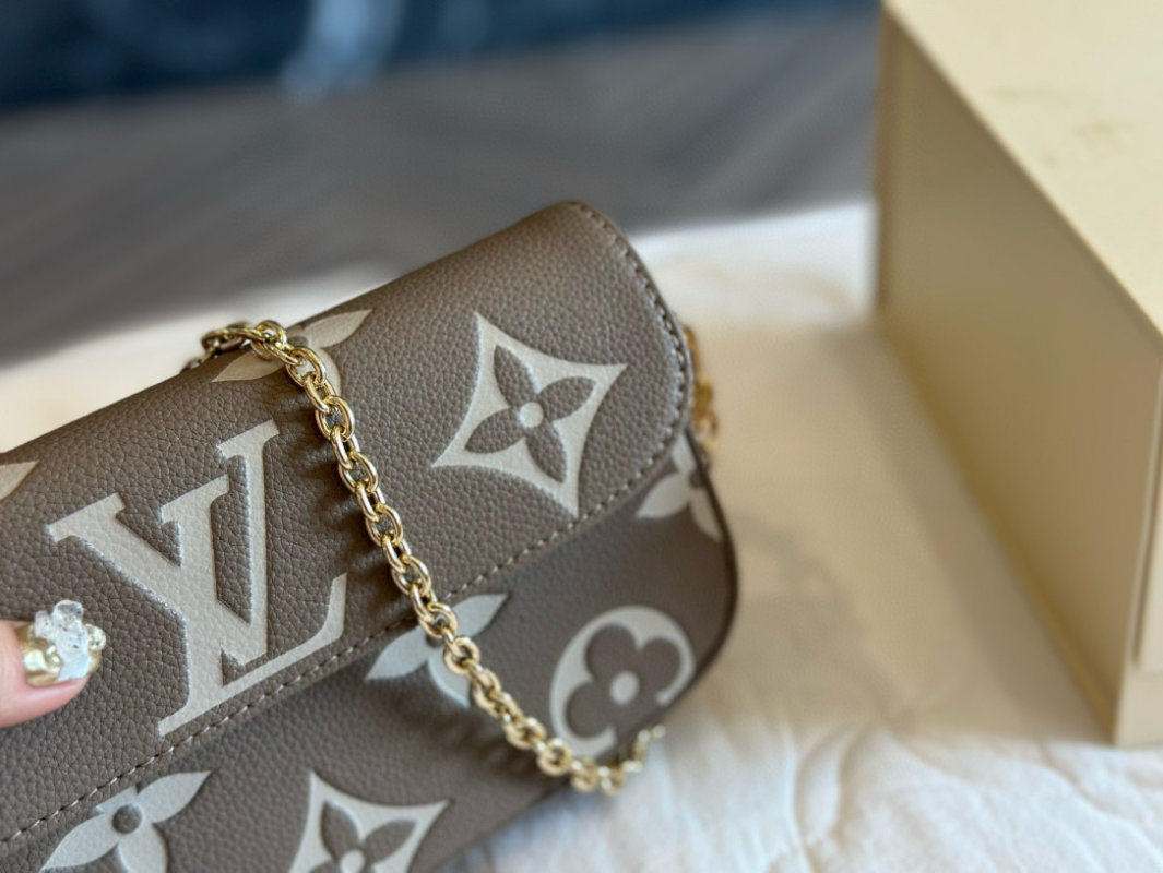 Louis Vuitton Ivy WOC Monogram Shoulder Bag Cream view