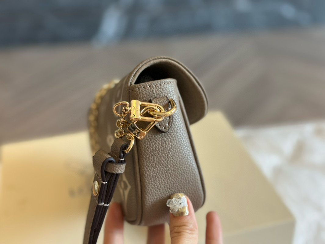 Louis Vuitton Ivy WOC Monogram Shoulder Bag Cream view
