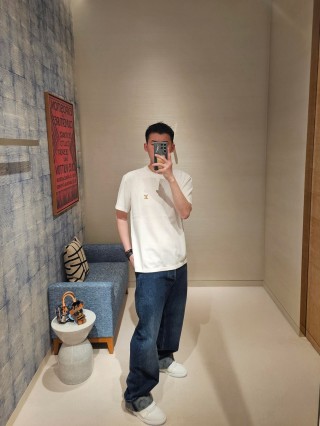 Louis Vuitton White Crew Neck T-Shirt with Gold LV Logo view 3