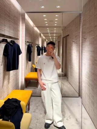 Louis Vuitton White Crew Neck T-Shirt with Gold LV Logo view 4