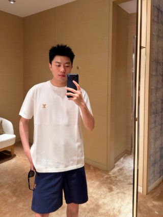 Louis Vuitton White Crew Neck T-Shirt with Gold LV Logo view 5
