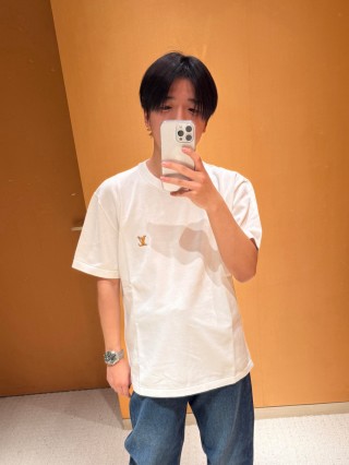 Louis Vuitton White Crew Neck T-Shirt with Gold LV Logo view 8